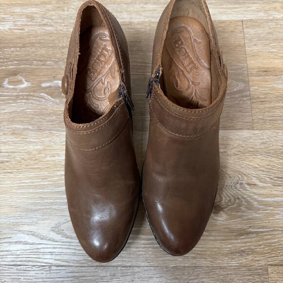 BORN  Women's Calixta Button Brown Side Zip Booties Size 6 - Picture 2 of 7